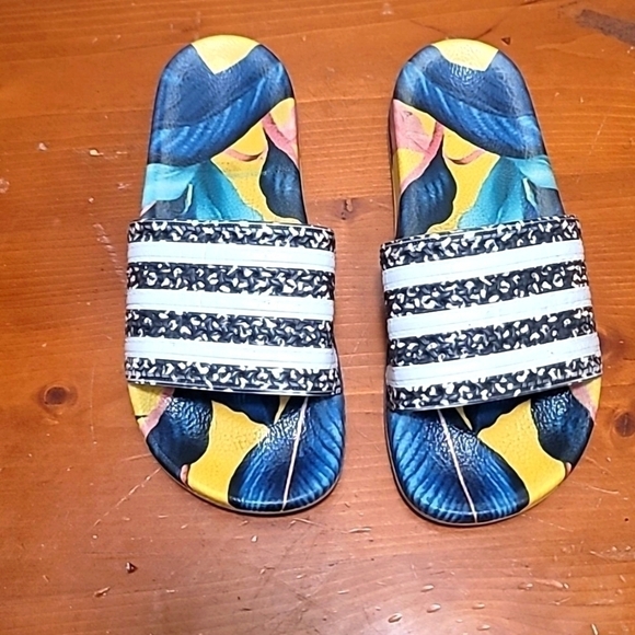 ADIDAS WOMEN'S ADILETTE SLIDE SLIP ON MULTICOLOR SANDAL SIZE 7 - Picture 1 of 8